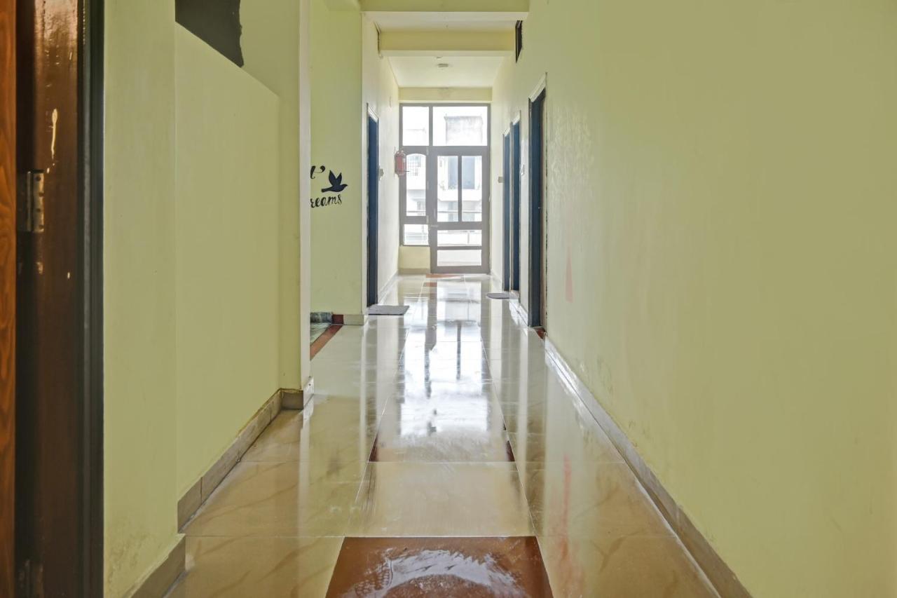 Oyo 7498 Hotel Aparajita 瓦拉纳西 外观 照片