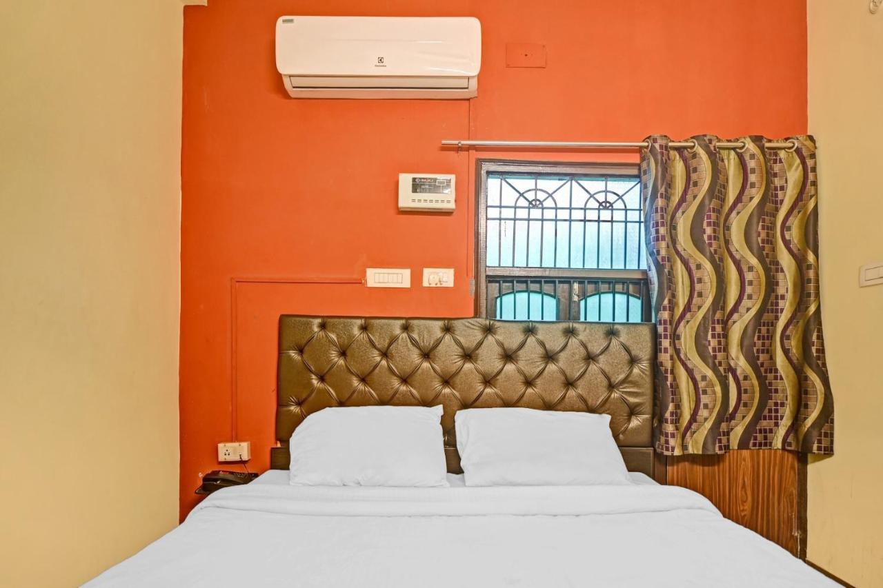 Oyo 7498 Hotel Aparajita 瓦拉纳西 外观 照片
