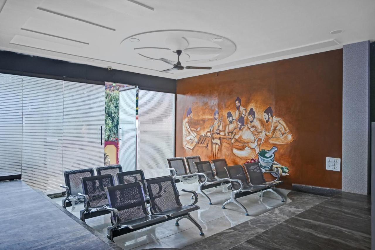 Oyo 7498 Hotel Aparajita 瓦拉纳西 外观 照片